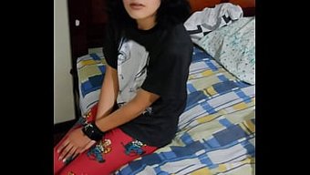 莫里塔的妹妹被她的继...