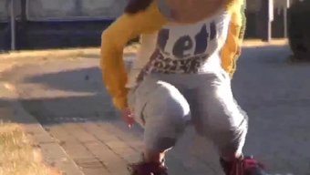 在街上撒尿:日本少女...