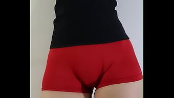 挑逗和腿部 - In...