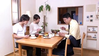 日本熟女与继子享受性爱