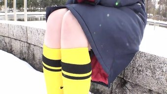 亚洲少女运动女孩被口...