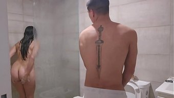我瞒着继妹的毛巾,藉...