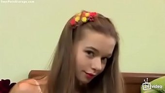 一个年轻的俄罗斯女孩...