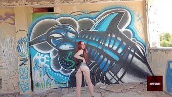 业余少女从爸爸那里接受射精