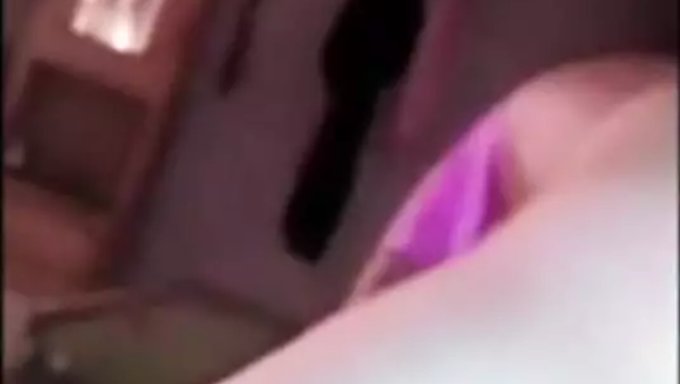 大奶印度女佣被手指插入阴道并被操