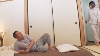 与制服美女的粗暴性爱