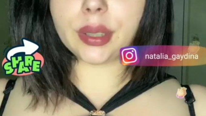 俄罗斯业余爱好者的大天然乳房在高清中晃动