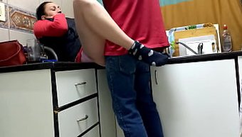 业余妻子被她最好的朋...