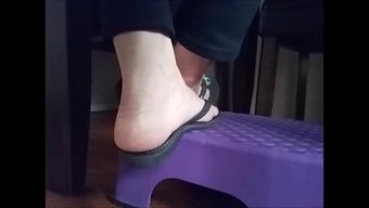 与年轻的熟女一起玩乐