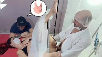 丈夫带妻子去陌生的医...