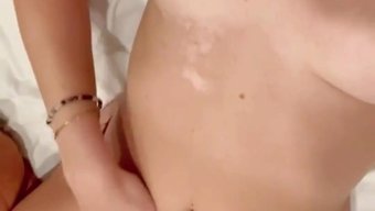 紧致的阴道自慰:快速...