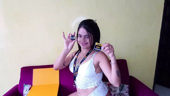 紧致的屁股少女18+...
