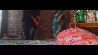 与成熟女人的女仆性爱...