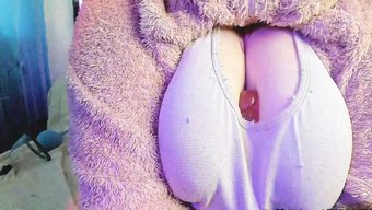 与这些丰满的美女亲密接触