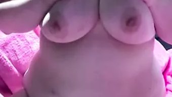 大胸部的妈妈享受粗暴...