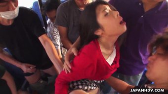 日本黑发美女长野爱美...