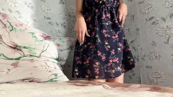 甜美的女友没有穿内裤...