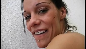 诱人的欧洲美女吉娜享...