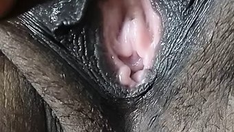 大乳头和毛茸茸的阴户...