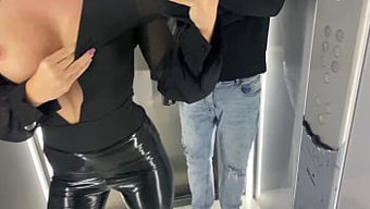 大奶子和皮革的业余自制视频