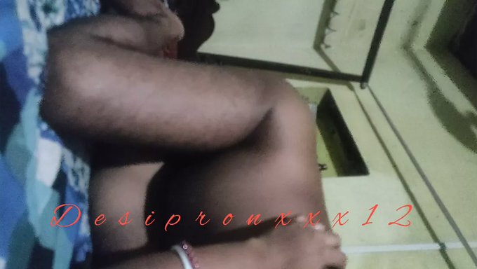 Ratvar Chudai的大奶bhabhi