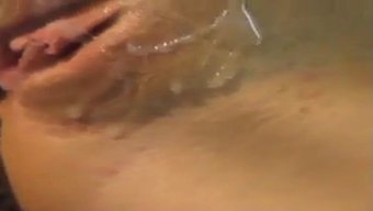 德国熟女荡妇在小伙子里