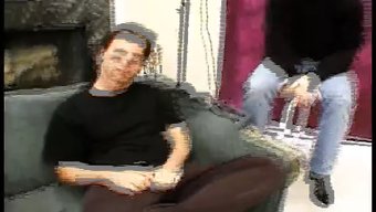 狂野群交中的诱人印度女士