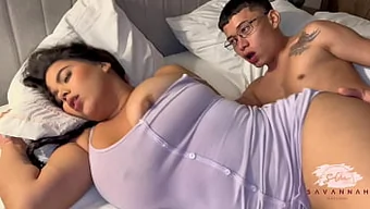 我丈夫的继子在晚上戴...
