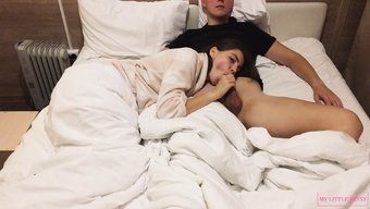 少女(18+)在这个...