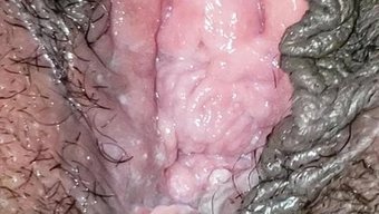 粉色的洞近距离观看:...
