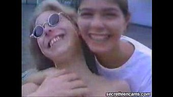 女同性恋青少年在这个...