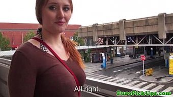 18+青少年在公共场...