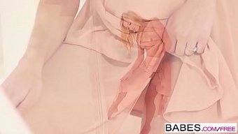 少女宝贝在隐藏的摄像...