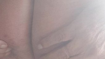 打屁股和鞭打后男人的屁股