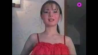 年轻的俄罗斯女孩被操和口交