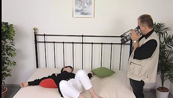 业余德国女孩被摄影师...