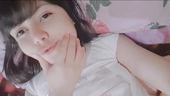 棕色美女哈娜·莉莉的...