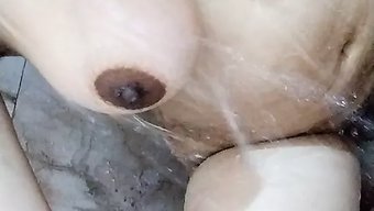 印度妻子自慰和肛交游...