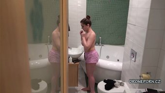 拥有大自然乳房的女孩...