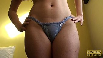 业余英国女孩为陌生人自慰