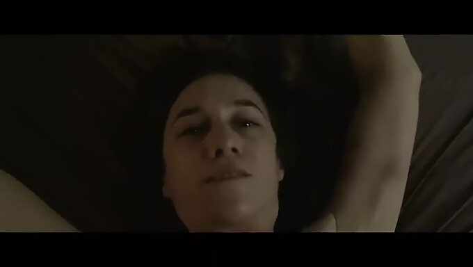 Charlotte Gainsbourg主演的2016年电影"黑暗秘密"