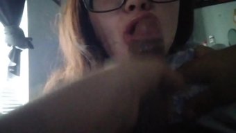 熟女给鸡巴口交和手交