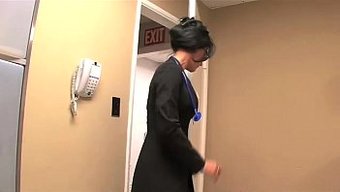 性感的医生来访