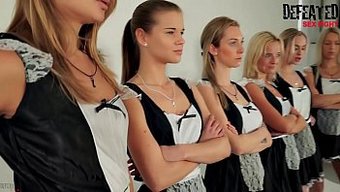阿尔法女仆吃阴部和手指