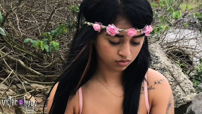 18岁的火辣场景,和一个陌生女人。