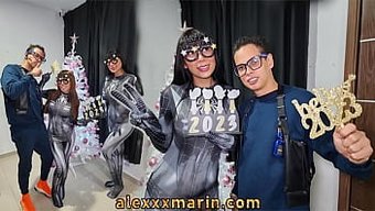 大鸡巴扭动着操逼