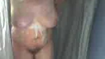自制视频中的大自然乳...