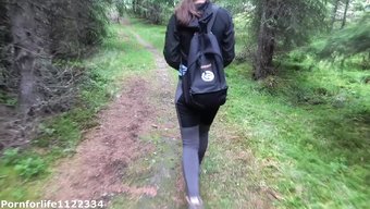 在徒步旅行者的屁股上...