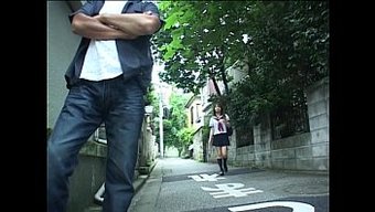 18岁的大学女孩口交