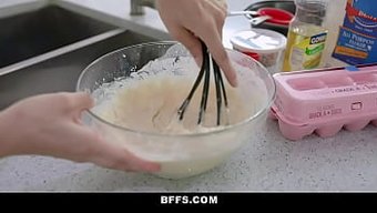 青少年团体在与大鸡巴...